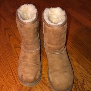 Classic short chestnut uggs